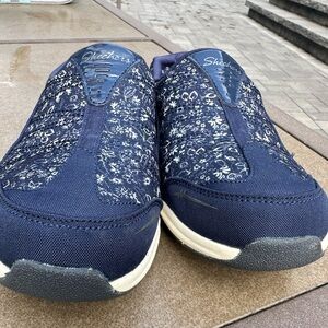 Women’s Skechers shoes